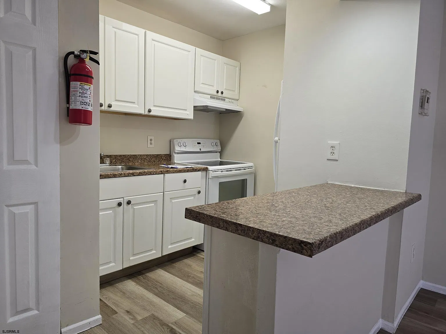 1 bed, 1.0 bath, $1,400 — Photo 4