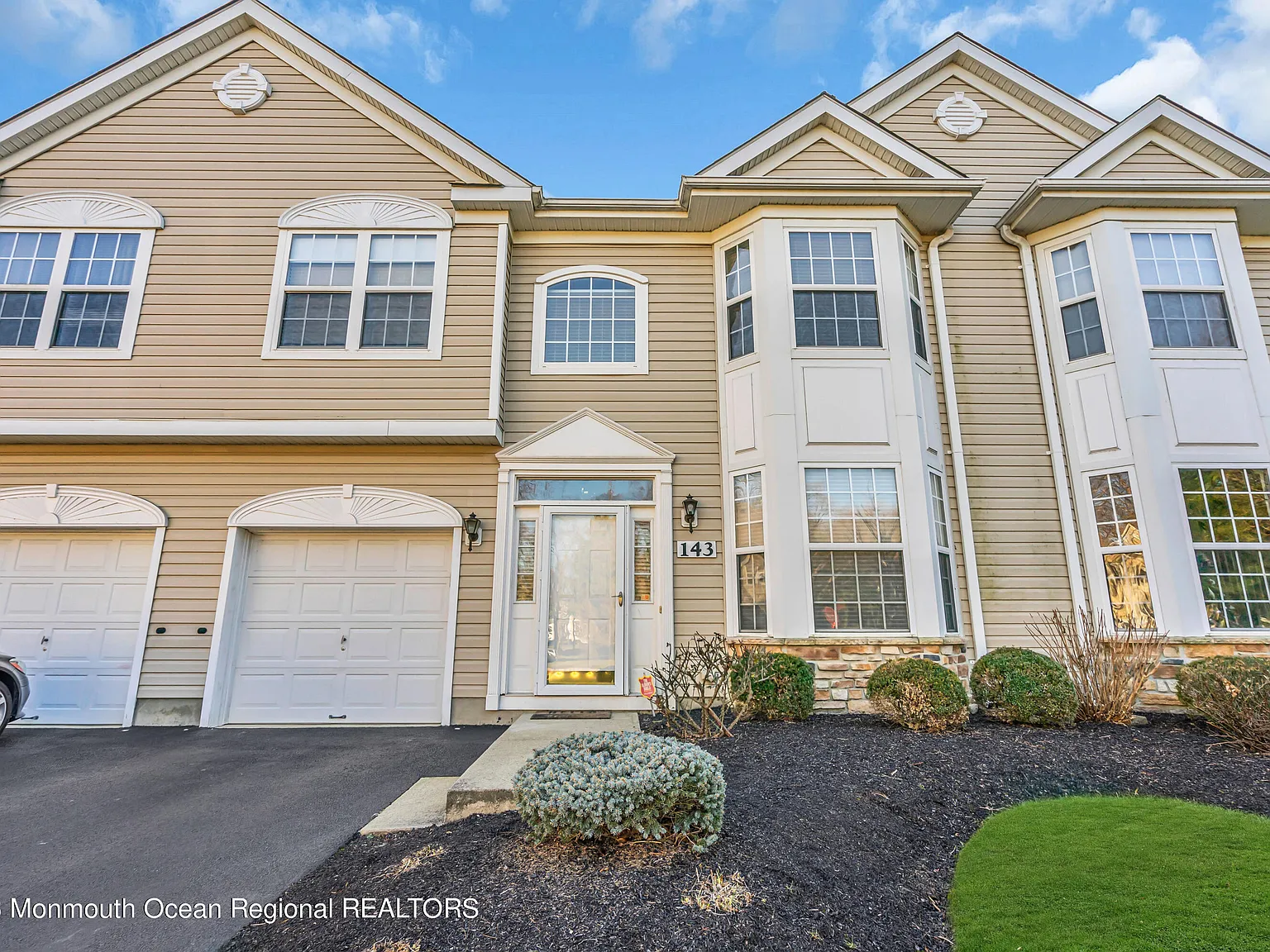 3 bed, 2.5 bath, 1906 sqft, $4,250 — Photo 3
