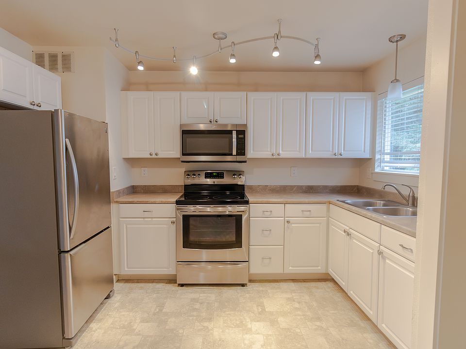 1st image of 1124 C St APT C