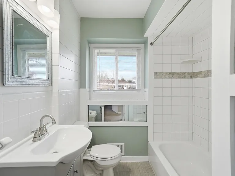 5159 Grosse Point Pkwy — Photo 23