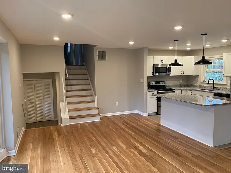 6810 Fern Ln — Photo 5