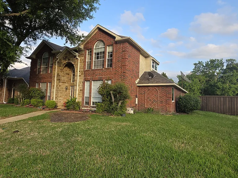 1820 Springmont Dr — Photo 4