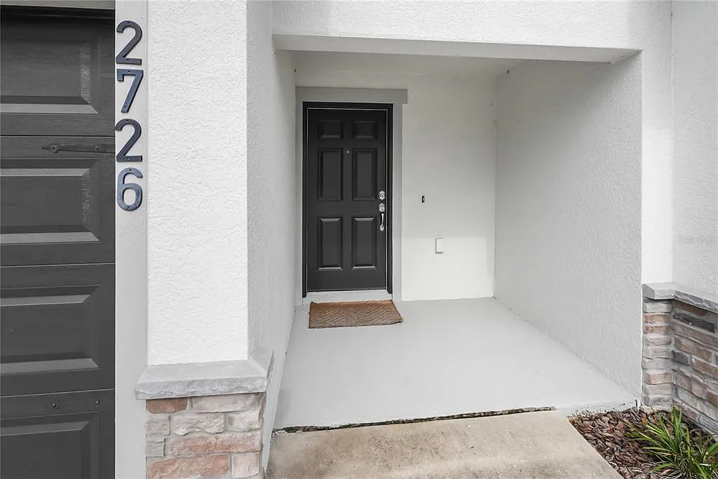 3 bed, 2.5 bath, 1726 sqft, $2,200 — Photo 2