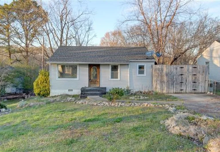 703 Monroe St — Photo 1