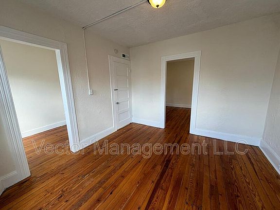 5th image of 116 Rennell St