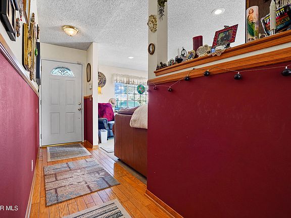 3rd image of 6824 Swan St