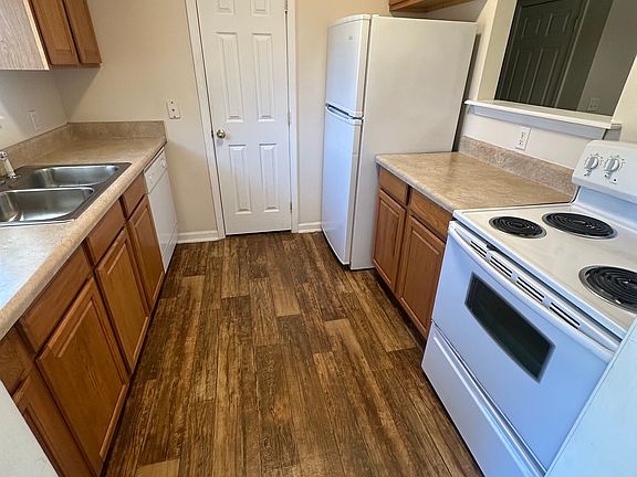 3rd image of 409 E Lawnwood Ct