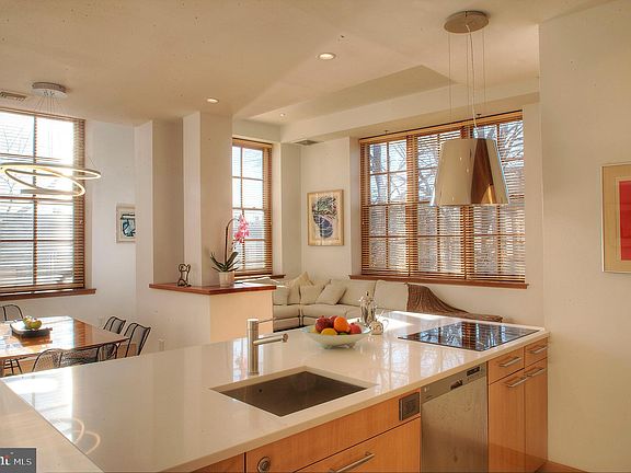 5th image of 314 Catharine St APT 203B