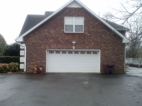 2 1/2 car garage