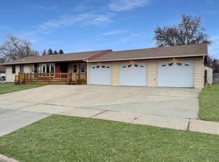 2205 Academy Rd, Minot, ND 58703