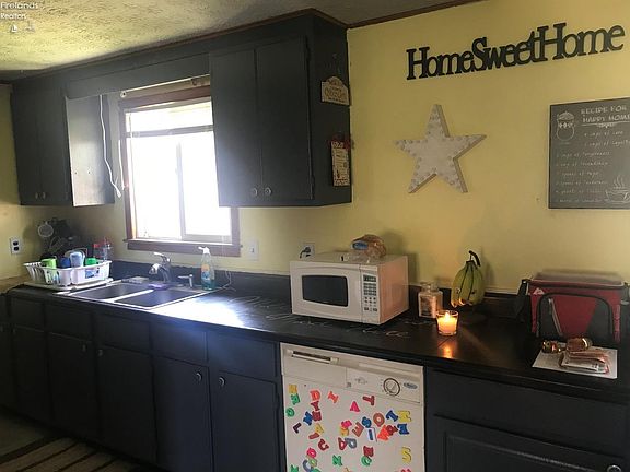 5th image of 16 Linda Ln
