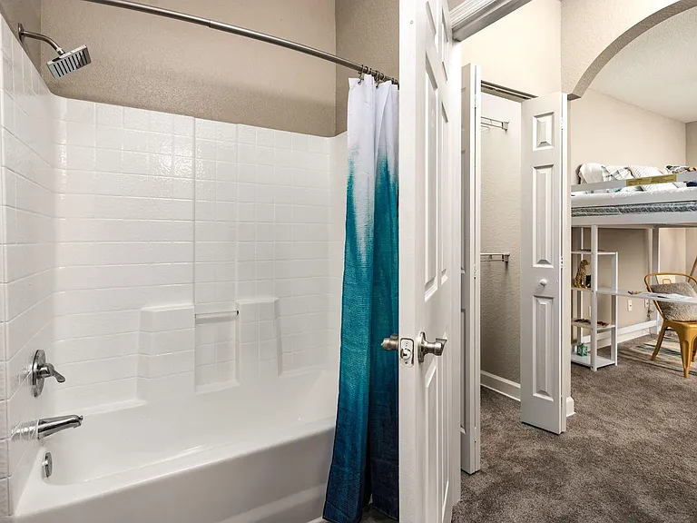 The Grand Reserve at Park Isle Apartments — Photo 32