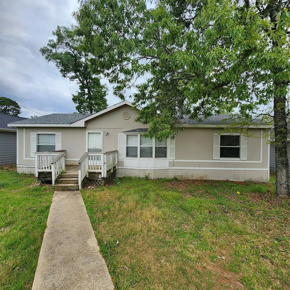 3 bed, 2.0 bath, 1400 sqft, $1,300 — Photo 1