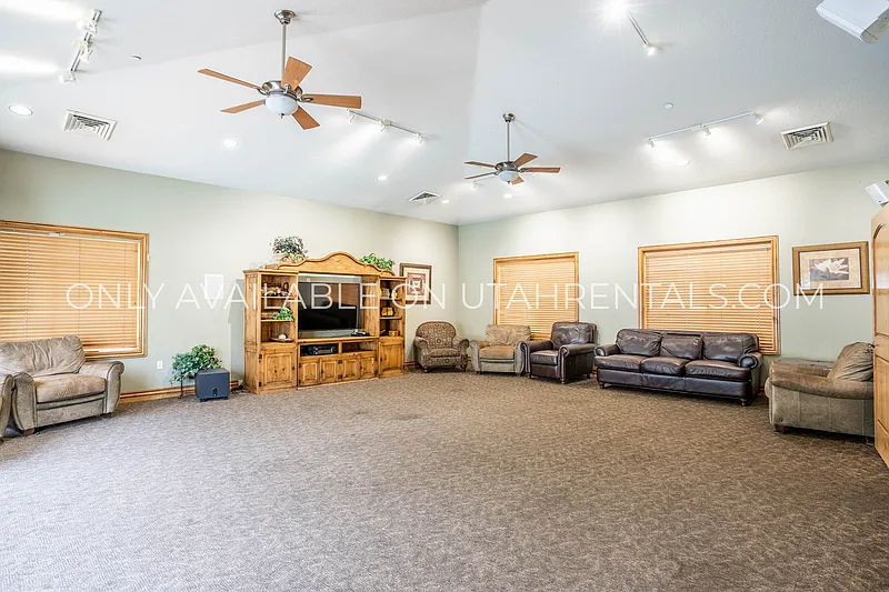 3 bed, 2.0 bath, 1441 sqft, $1,800 — Photo 4
