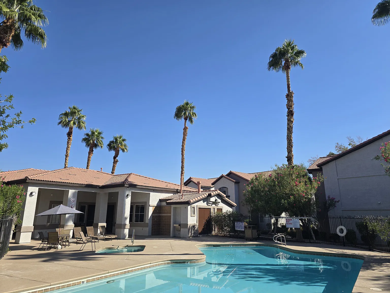2 bed, 940 sqft, $1,950 — Photo 1