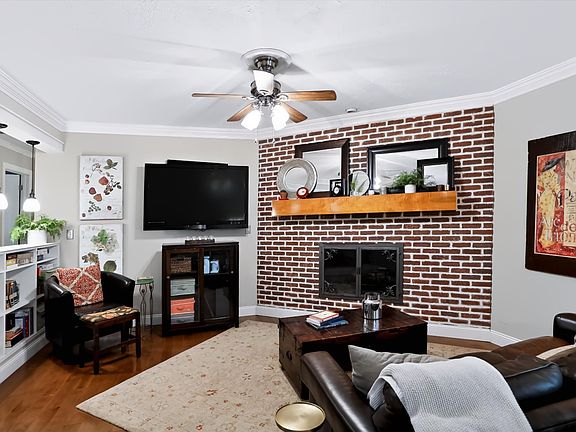 5th image of 913 Kildeer Ct
