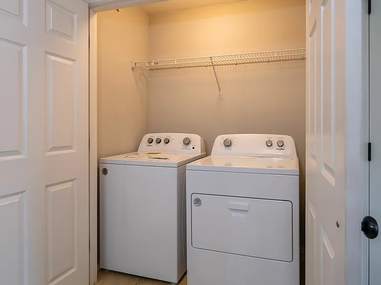 Scenic Station Apartments — Photo 20