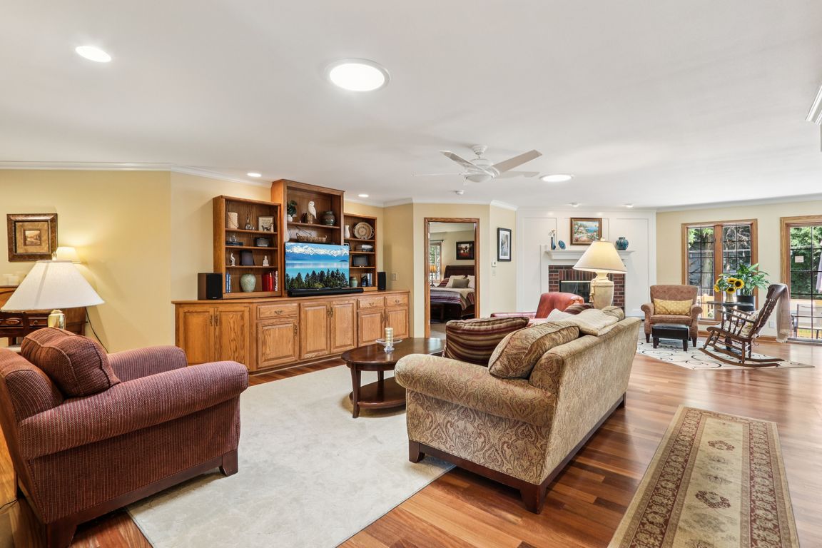 W131N8020 Country Club Dr-S3007-013.jpg