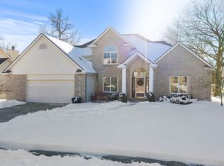 10723 Willow Creek Dr, Fort Wayne, IN 46845