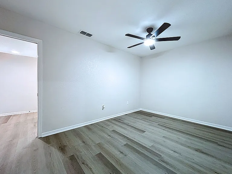 2881 Hammock Dr — Photo 2