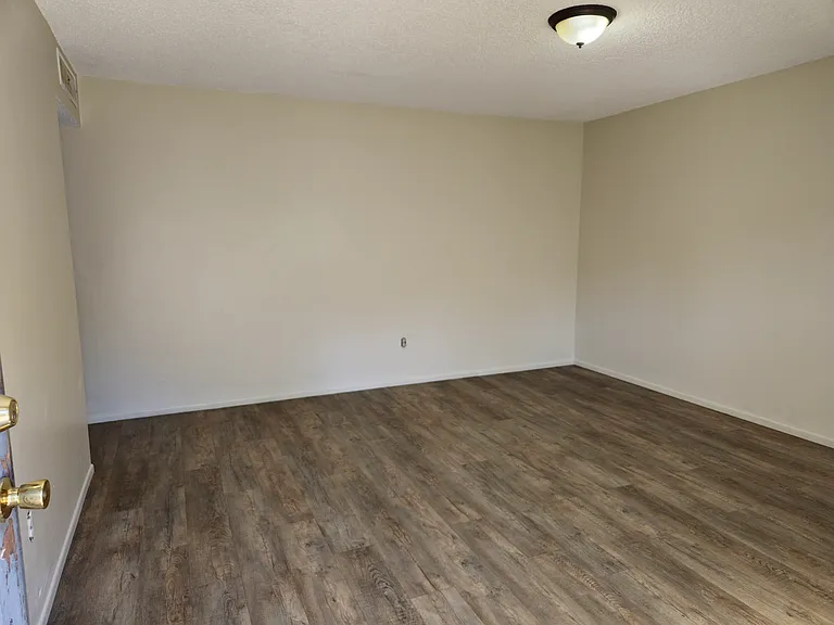 1033 Mira Loma Dr #D — Photo 3