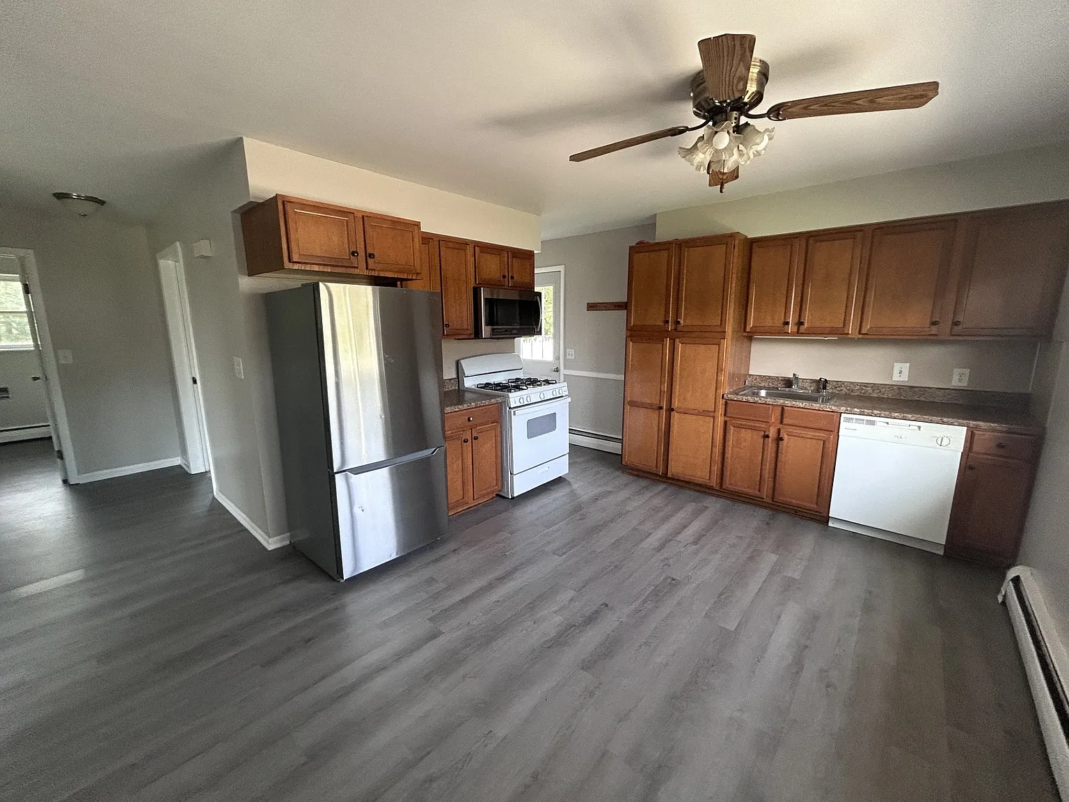 3 bed, 1600 sqft, $1,400 — Photo 3