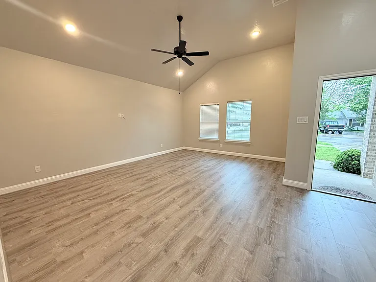 6002 Colorado St — Photo 5