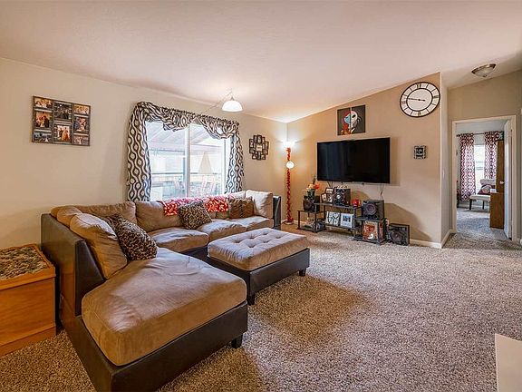 3rd image of 211 Glen Vista Dr