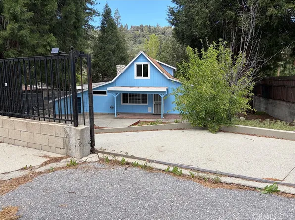 320 Sky View Ln, Crestline, CA 92325