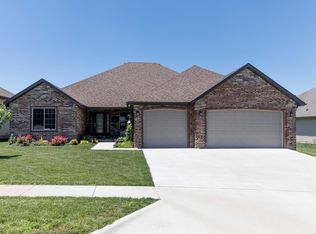 1087 N Cedar Ridge Ave, Springfield, MO 65802