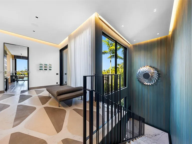 200 W Rivo Alto Dr — Photo 37