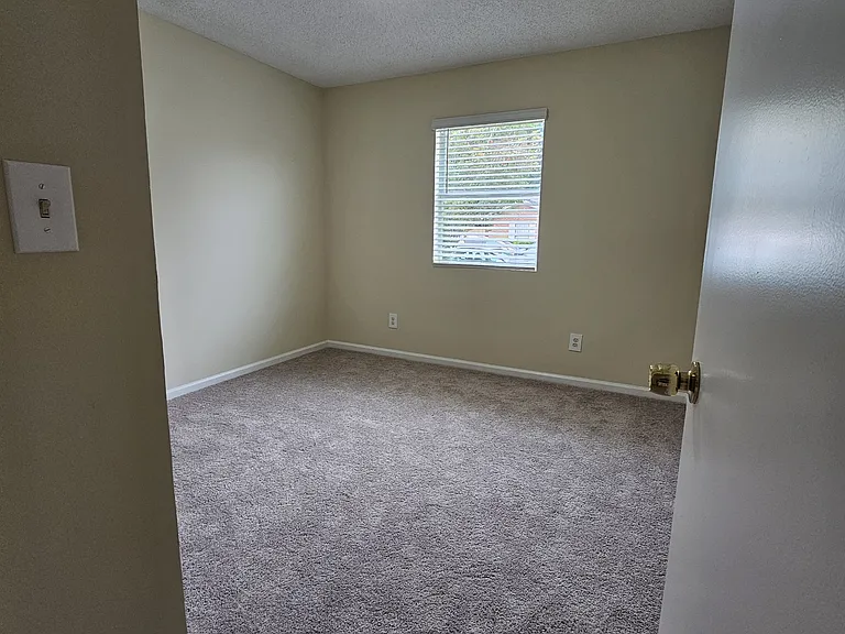 124 Hunt Club Ct — Photo 13