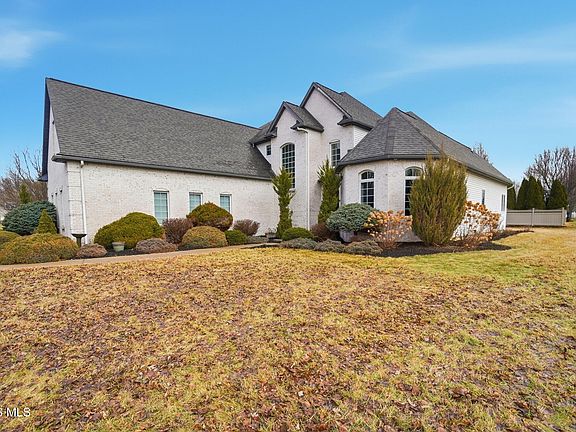 2nd image of 552 Quail Run