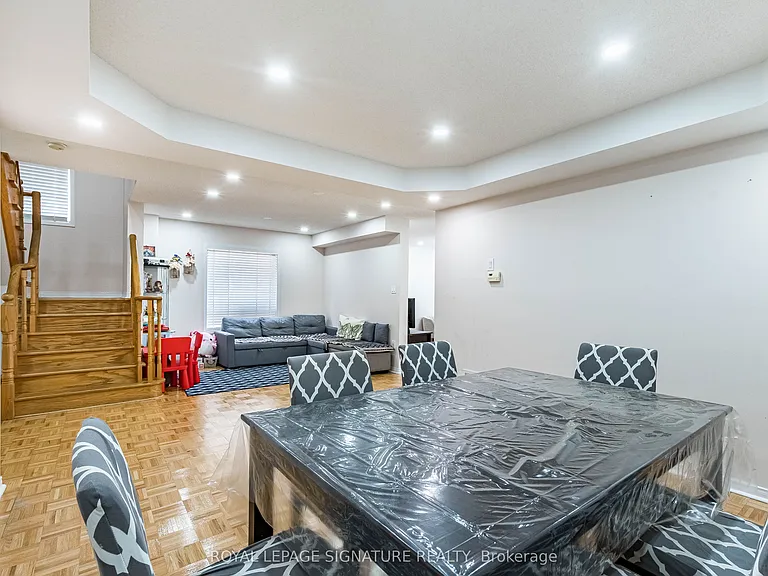 35 Whitehouse Cres — Photo 17