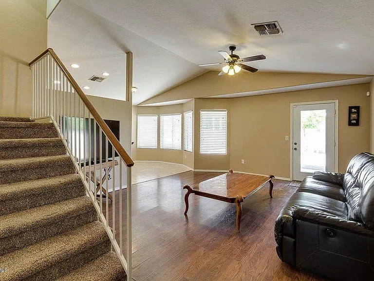 1380 W Whitten St — Photo 3