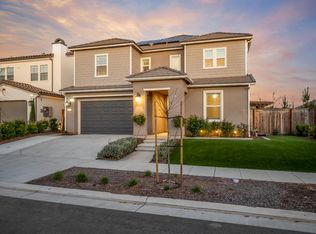 4483 Crown Bluffs Dr, Madera, CA 93636