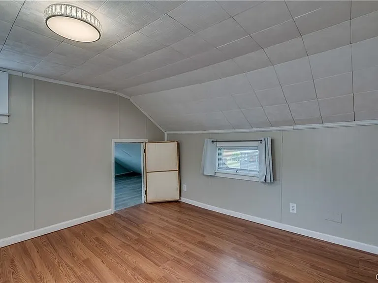 822 Lawrence St — Photo 37