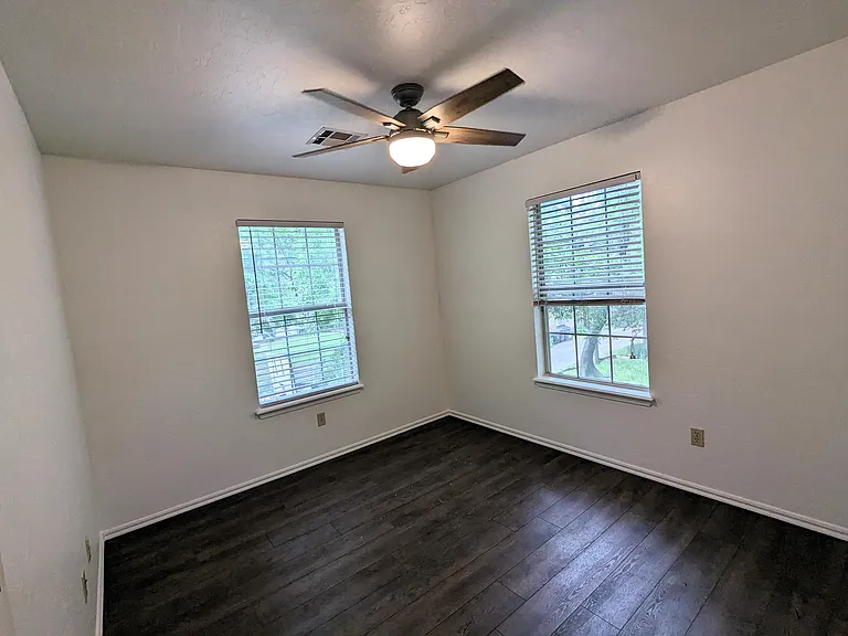 420 W Comanche St — Photo 12