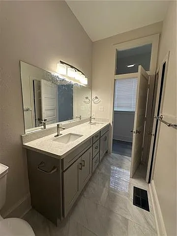 810 Broadway St — Photo 9