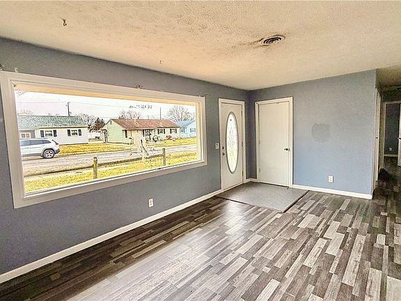 5th image of 2215 Willowrow Ave NE