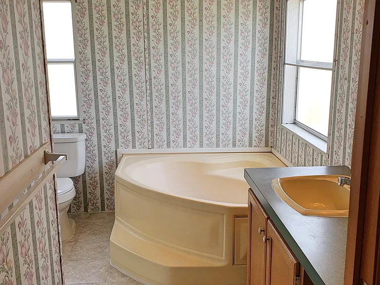 275 Colorado Dr — Photo 4
