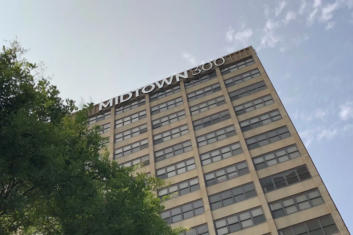 Midtown 300 Exterior