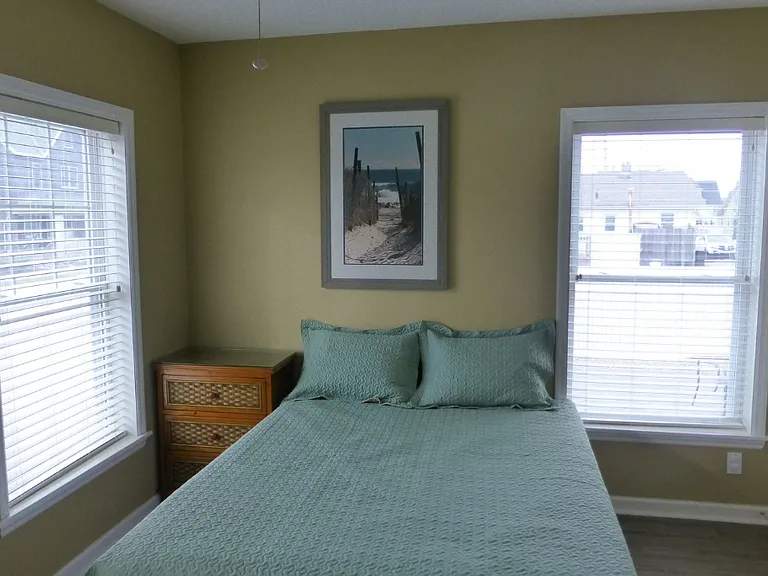 Bedroom on first floor - queen