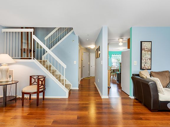 3rd image of 2302 Grassy Hollow Dr