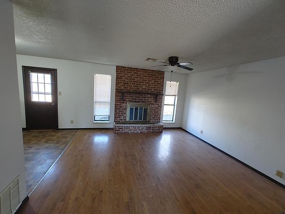 4th image of 617 W 148th St S