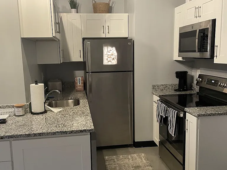 Full size kitchen
