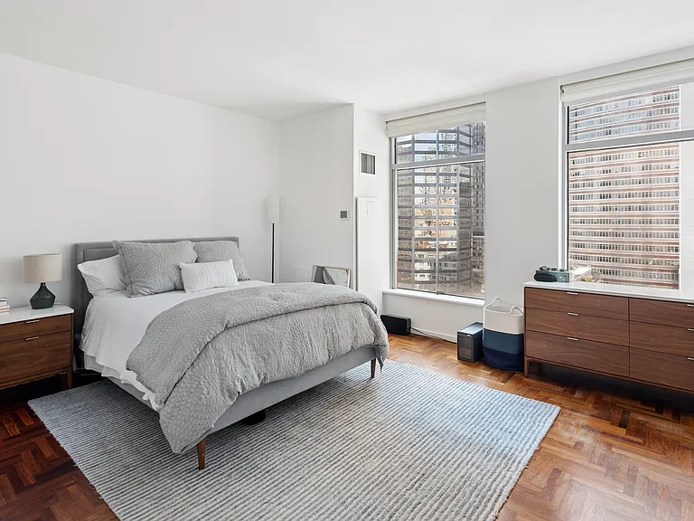 250 E 54th St #18F — Photo 5
