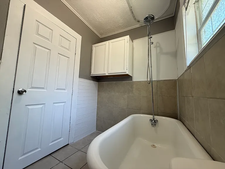 402 McKinney St — Photo 20
