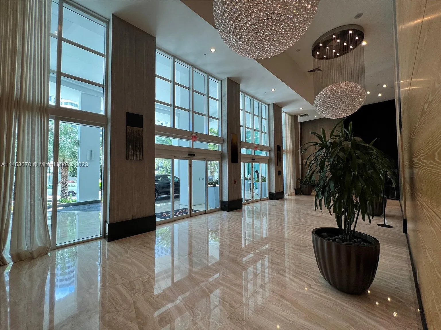 950 Brickell Bay Dr — Photo 4