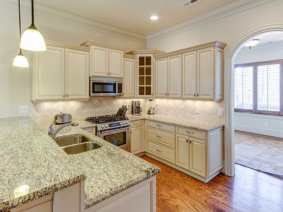 3rd image of 6154 Fletcher Cres